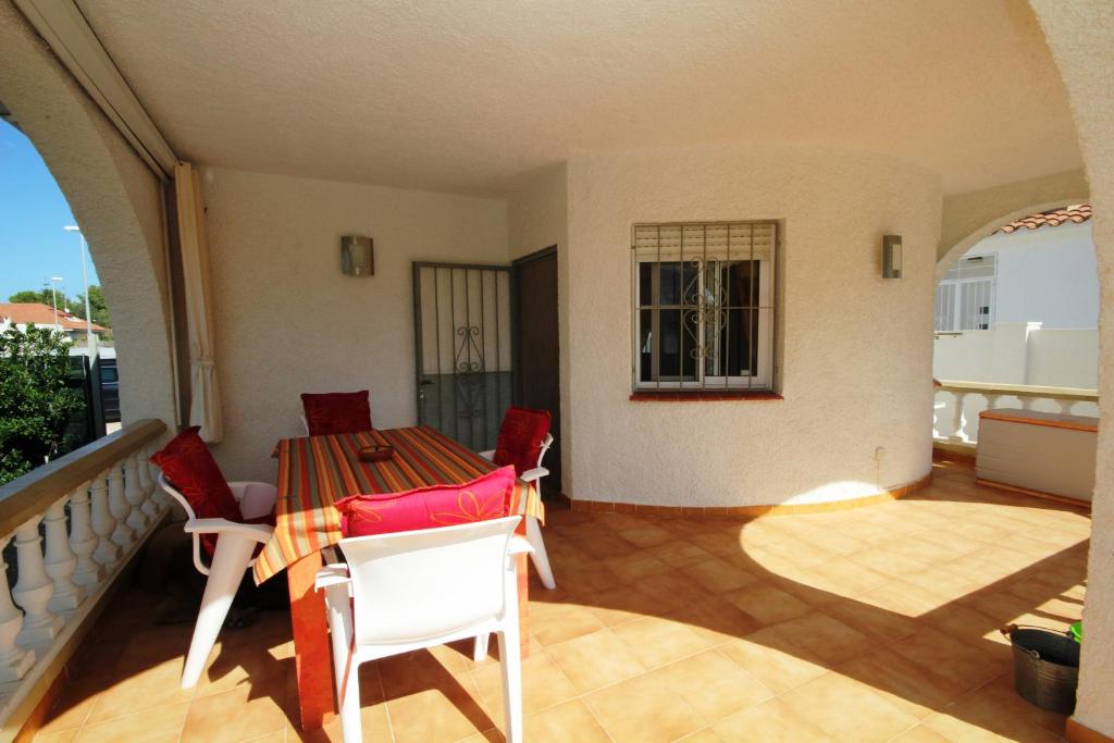 Balkón alebo terasa v ubytovaní Riumar "Cologne", 300m to beach, private pool, On-Site-Service, dog beach