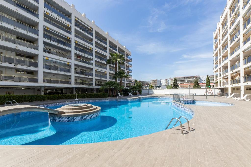 Bazén v ubytování Apartamentos Michelangelo Arysal nebo v jeho okolí