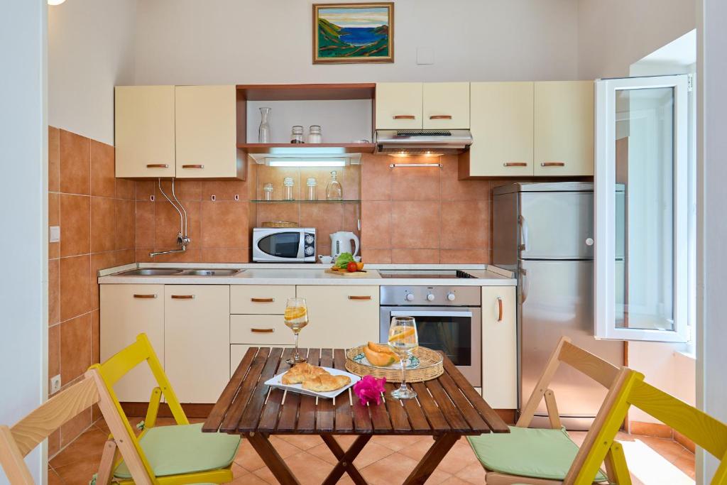 Kuchyň nebo kuchyňský kout v ubytování Apartment Furmus A26