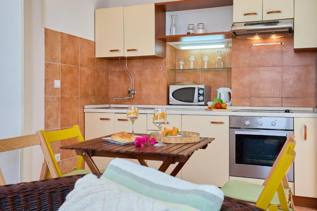 Kuchyň nebo kuchyňský kout v ubytování Apartment Furmus A26