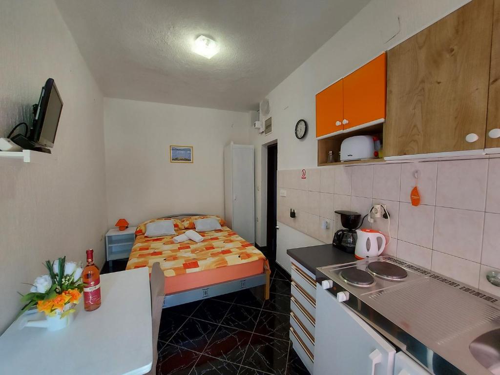 a small kitchen with a bed in a room at Dalibor in Senj