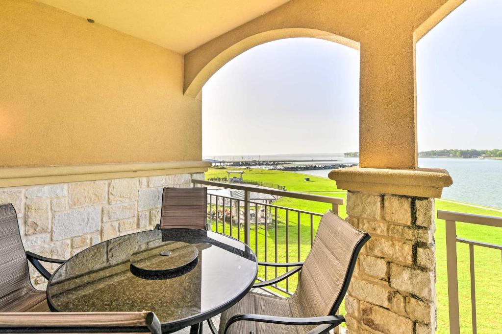 Gallery image of Lakefront Corsicana Condo with Balcony and Pool Access in Corsicana