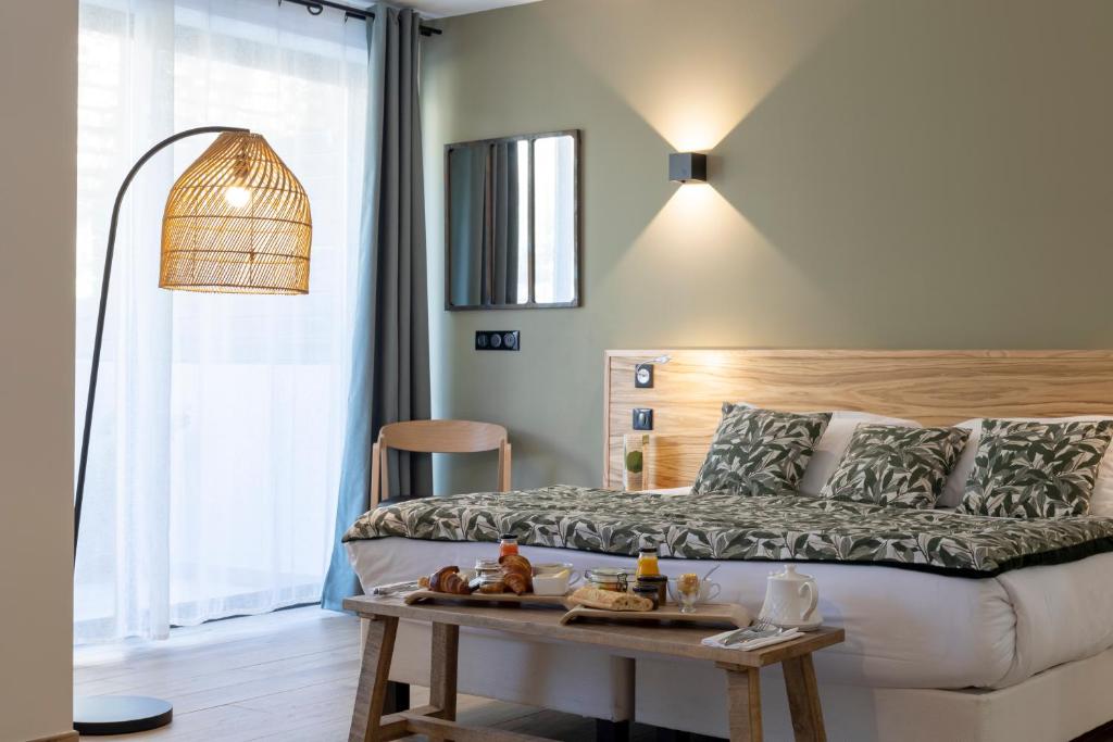 Postel nebo postele na pokoji v ubytování Auberge Kallisté - Eco Label