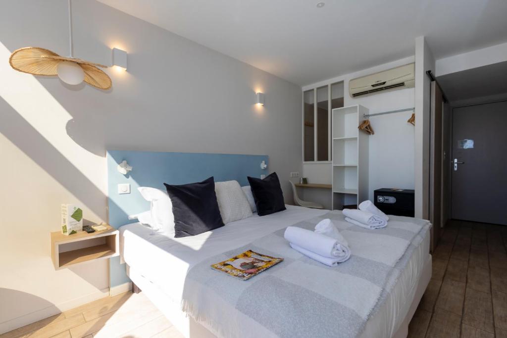 Postel nebo postele na pokoji v ubytování Auberge Kallisté - Eco Label