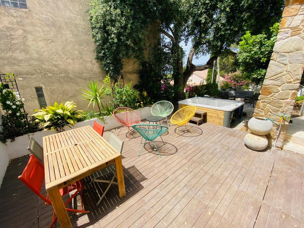 a patio with chairs and a table and a bench at Mon littoral ( rez-de-jardin ) 100 m de la plage in Le Pradet