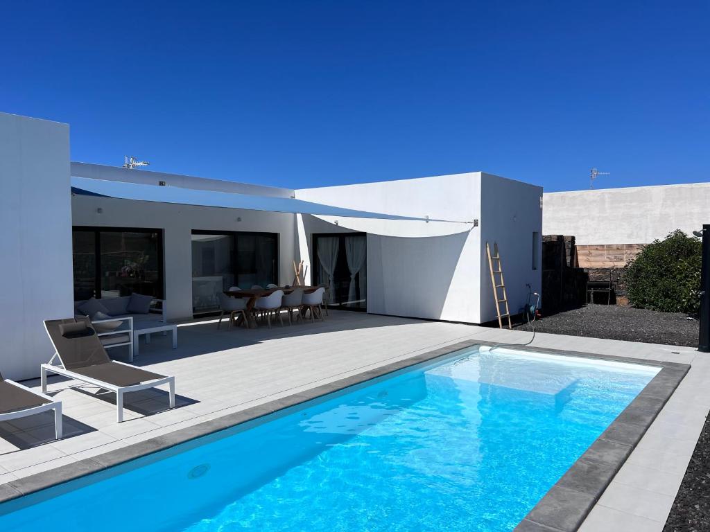 Bazén v ubytování Villa Valentina, Piscine chauffée et Sérénité nebo v jeho okolí