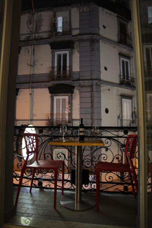 Dayuse Luggage Station, Naples (updated prices 2024)