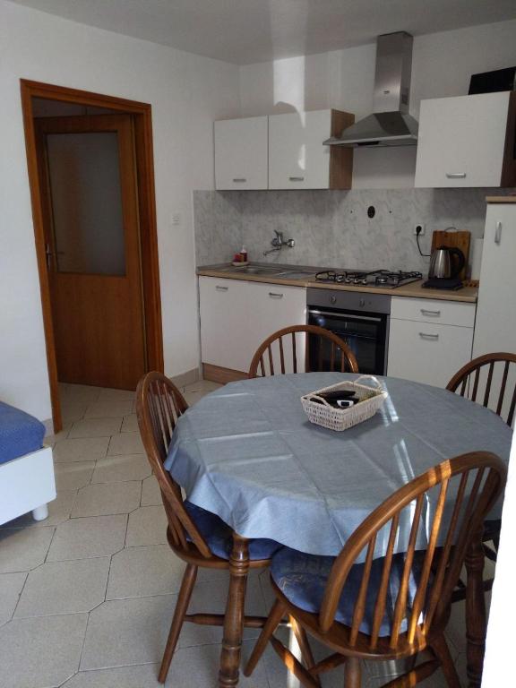 Kuchyň nebo kuchyňský kout v ubytování Apartment Fugosic
