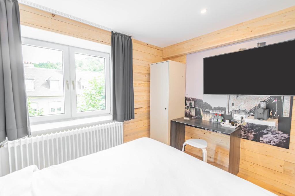 TV a/nebo společenská místnost v ubytování Esplanade Hotel