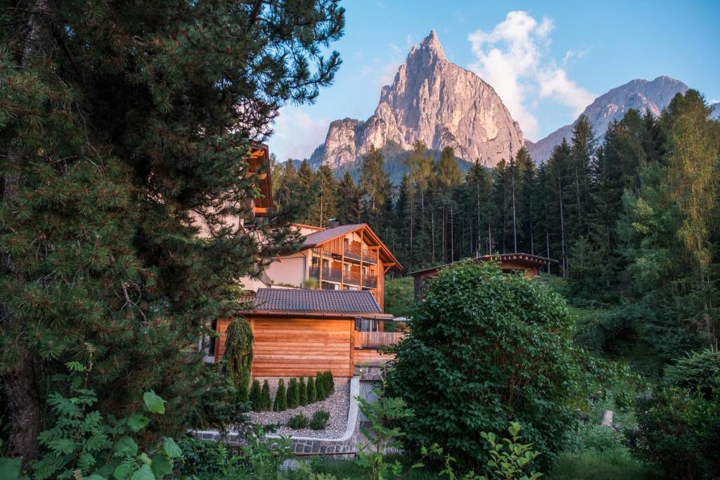 Afbeelding uit fotogalerij van Hotel Waldrast Dolomites in Siusi