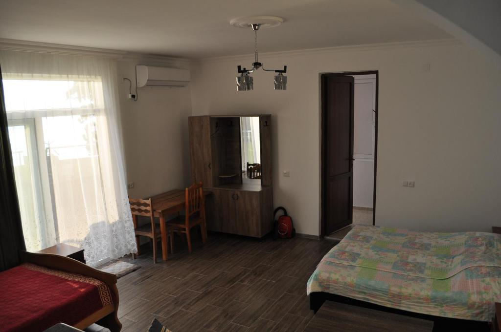 Postel nebo postele na pokoji v ubytování Akhmed Guest House
