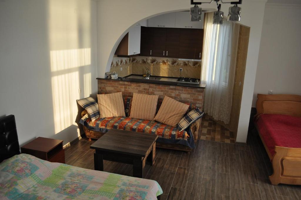 Posezení v ubytování Akhmed Guest House