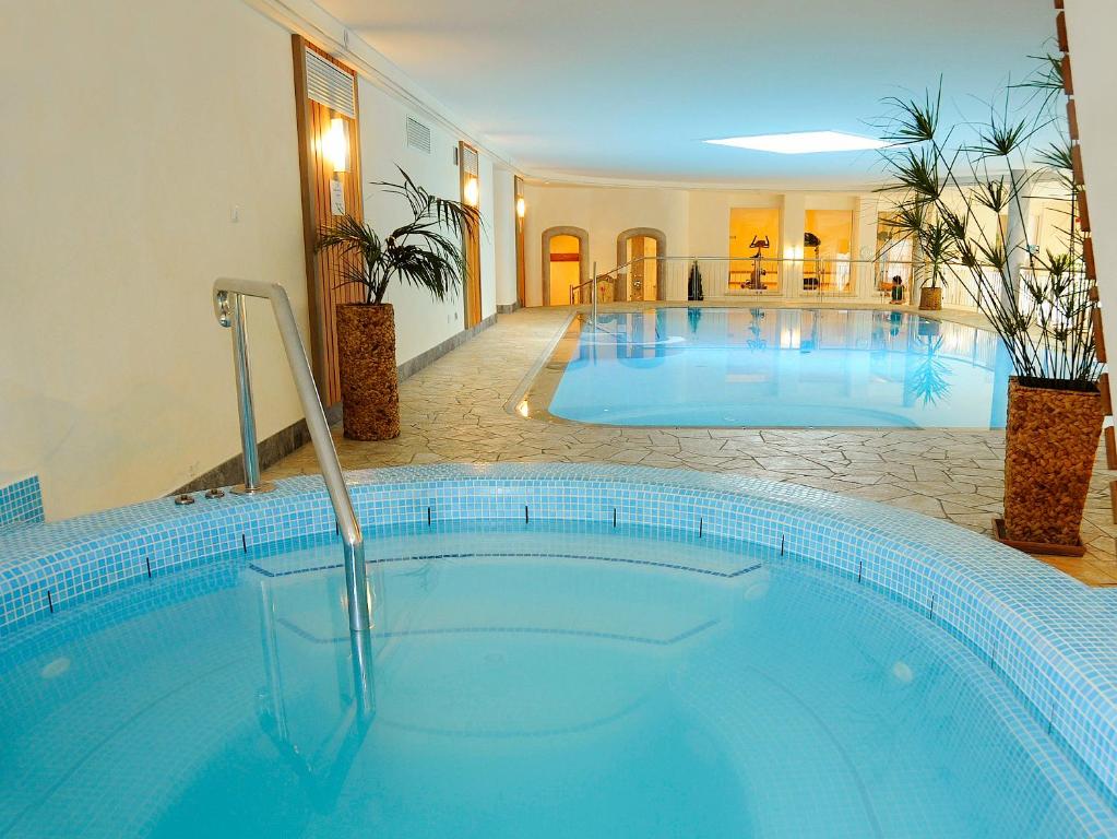 Bazén v ubytování Hotel Eller nebo v jeho okolí