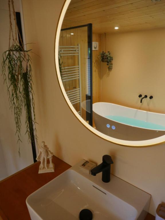 Koupelna v ubytování The Sunbird Inn - with luxurious bathroom