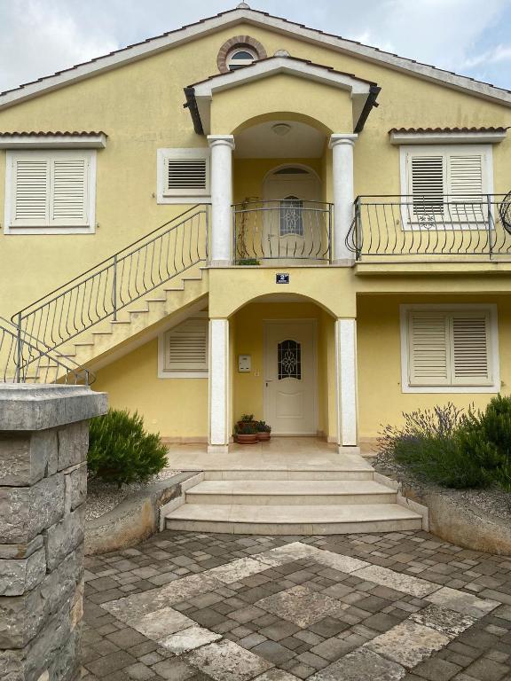 Budova, kde se apartmán nachází