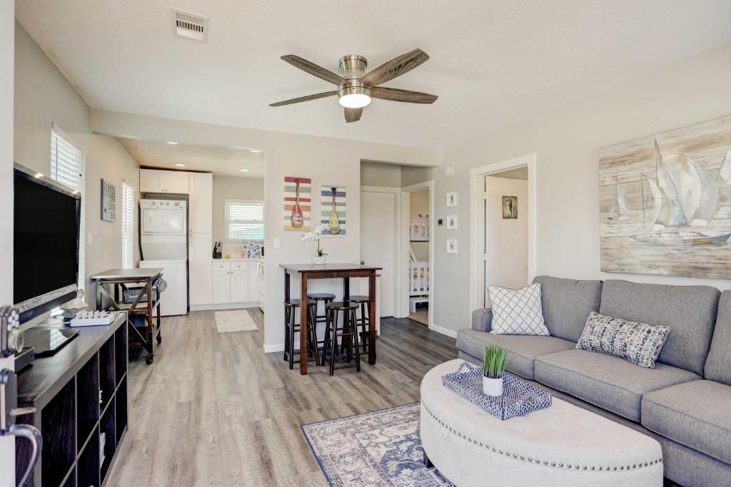 Vacation Home Galveston House with Yard Shuck My Oyster, TX