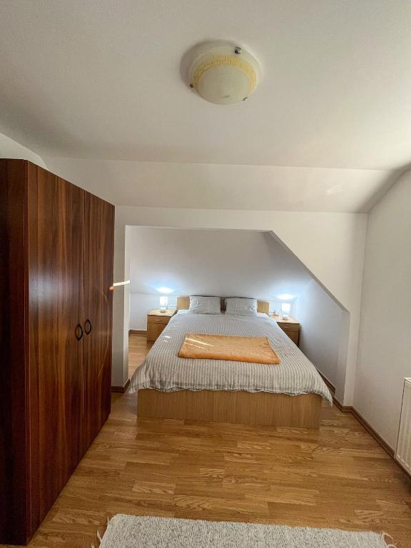 Krevet ili kreveti u jedinici u okviru objekta Apartmani Djokić sa bazenom