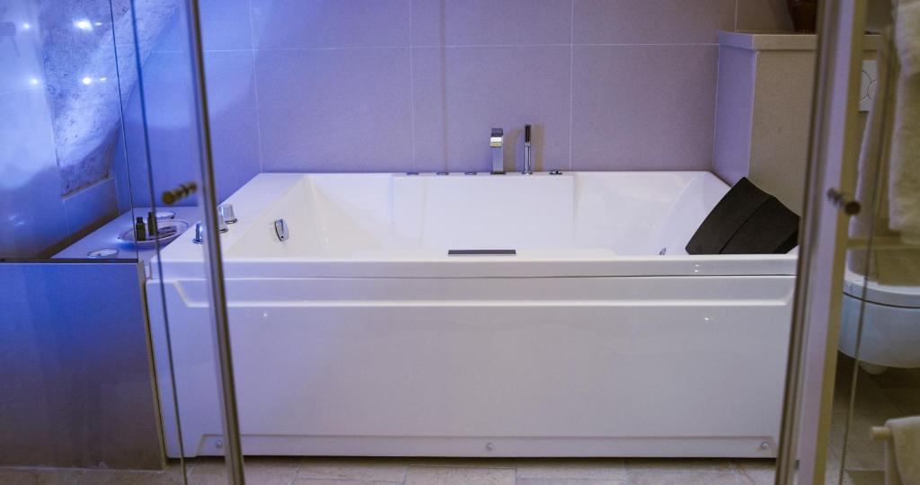 Koupelna v ubytování ENOTRIO Barisano