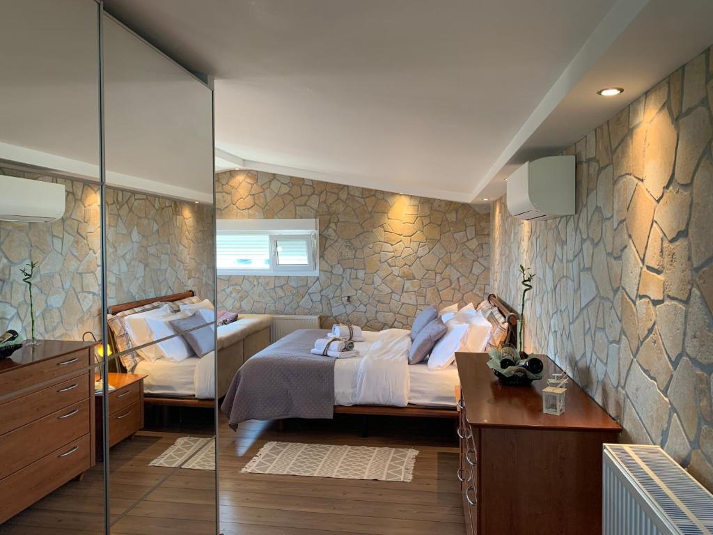 Fotografie z fotogalerie ubytování DoorMat# Wait 'N Sea, Jacuzzi, Luxury Stone House v destinaci Epanomi