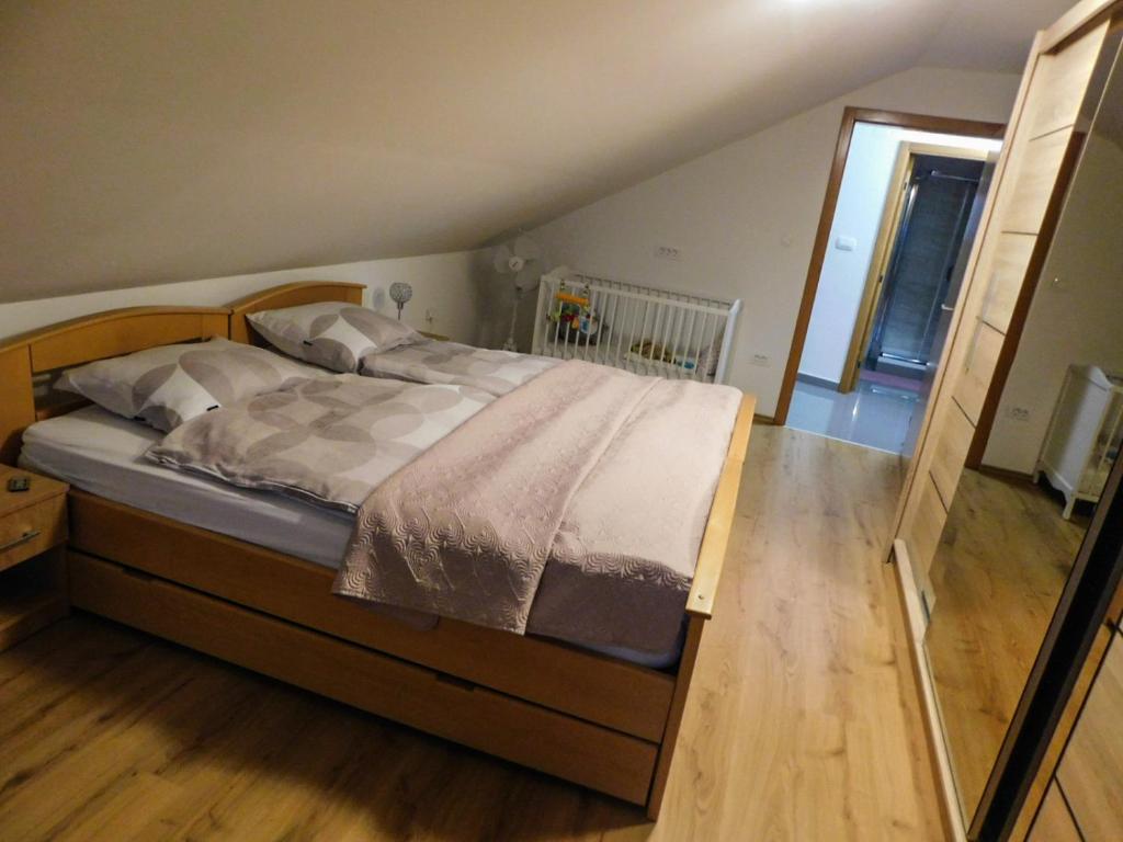 Postel nebo postele na pokoji v ubytování Apartman Lara