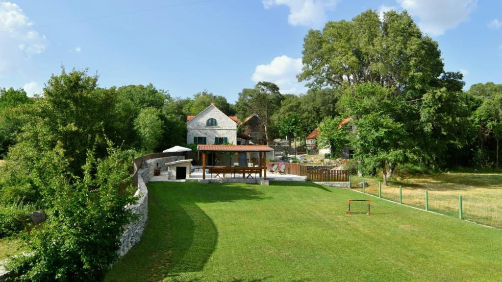 Zahrada ubytování Traditional villa Juta for 8 people