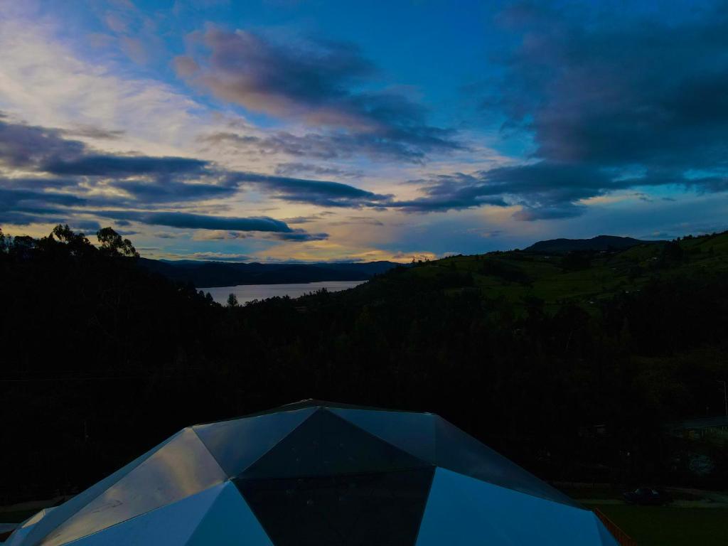 a view of the sky with a tent in the foreground at Golden Glamping in Guatavita