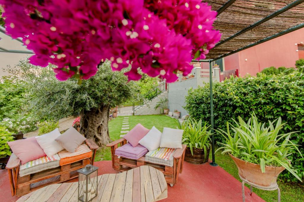 Zahrada ubytování Alesti House with garden and private beach access