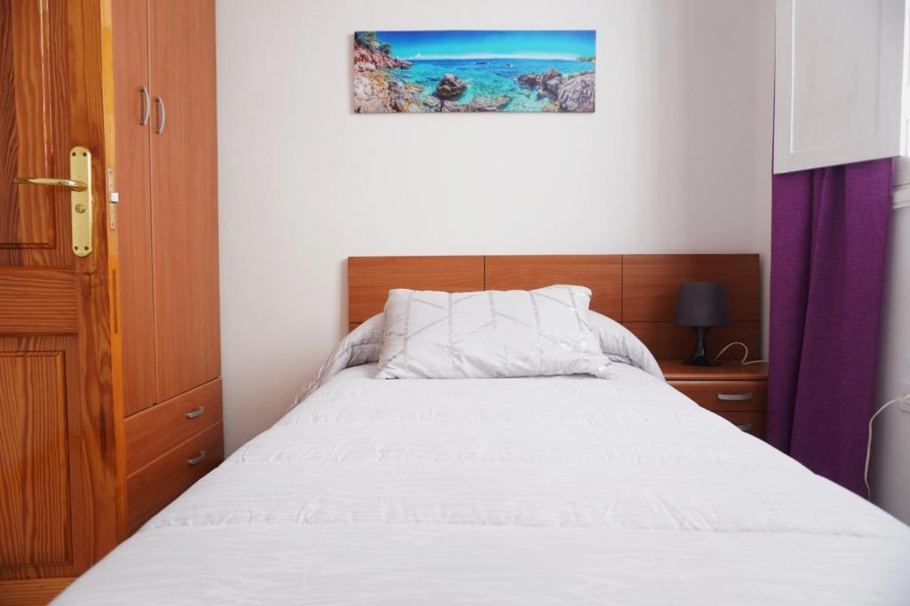 A bed or beds in a room at Apto. Guacimeta, a 20m de la playa.