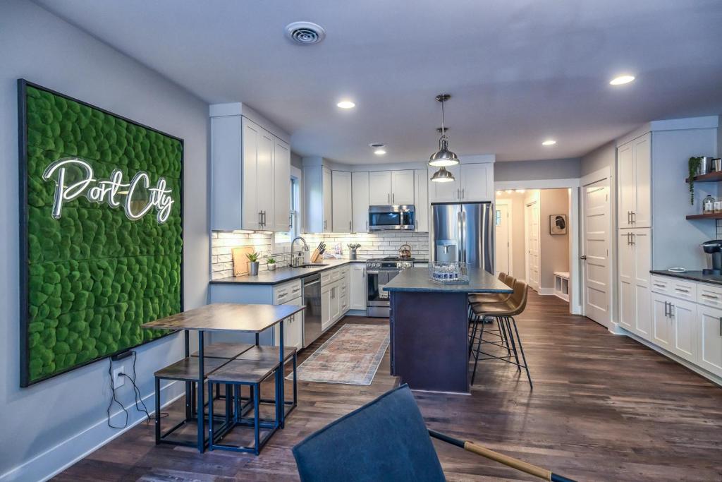 Your Industrial Wilmington Home 3 Bedroom - Housity