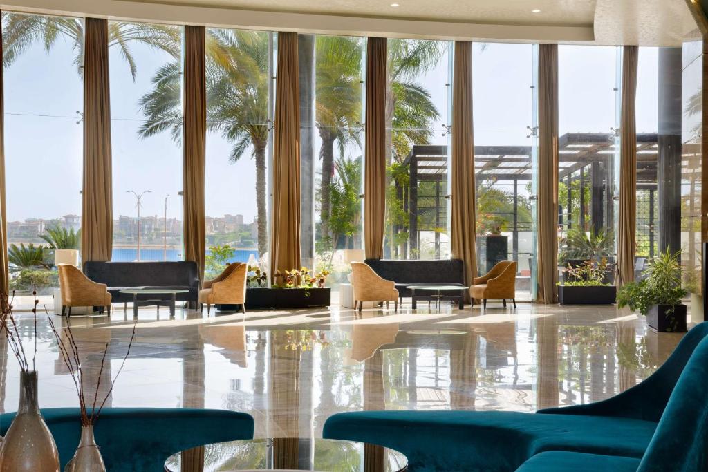 A seating area at Radisson Blu Hotel & Convention Center, Alexandria