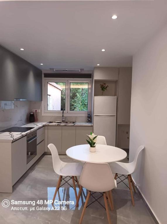 Oresti's Villa Near Airport & Beach - 3