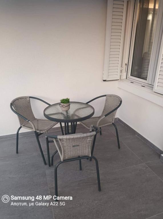 Oresti's Villa Near Airport & Beach - 14