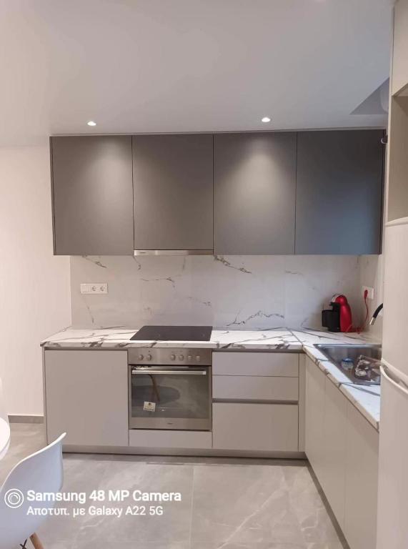 Oresti's Villa Near Airport & Beach - 7