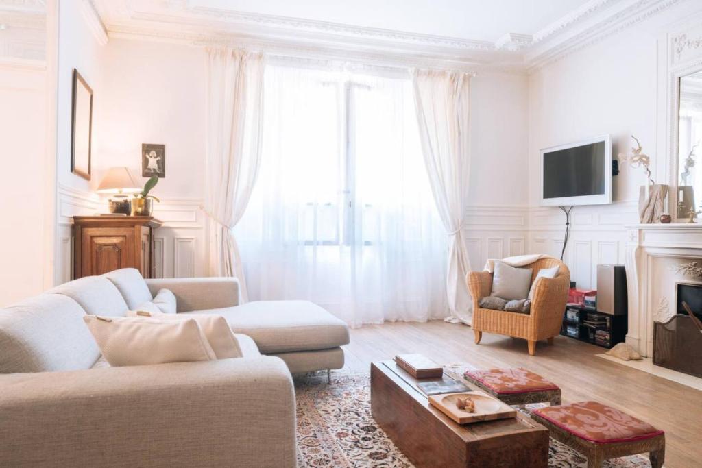 Zona de estar de Luxurious 4 Bedroom Apartment next to The Eiffel Tower