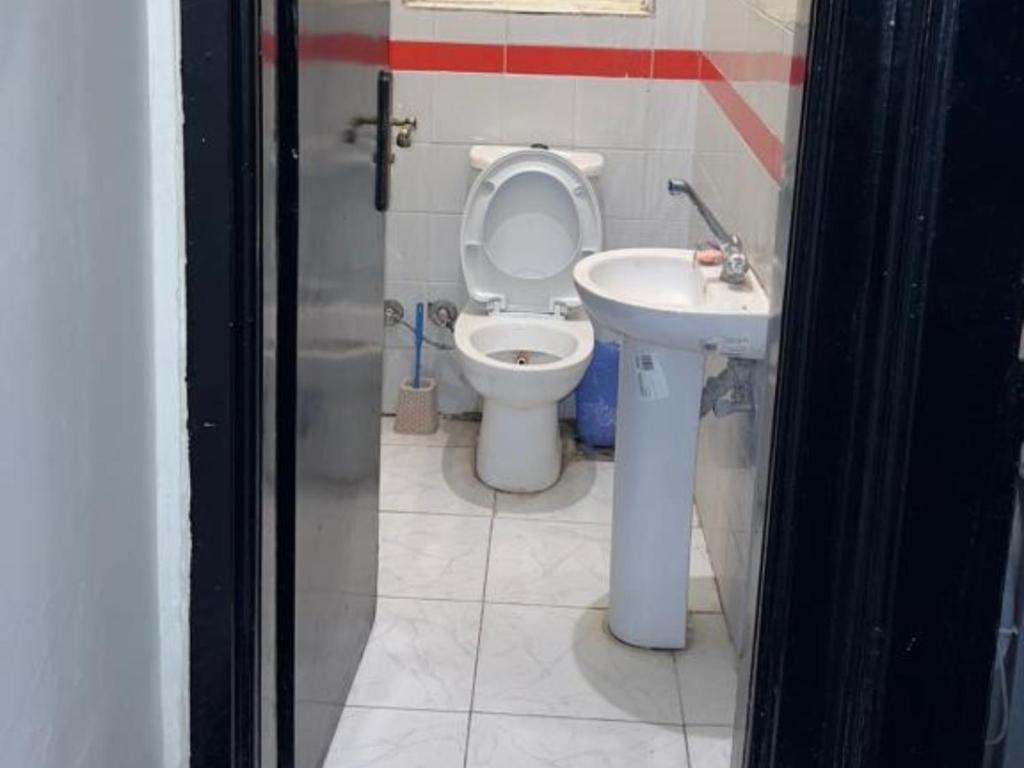 Un baño de happy life hostel