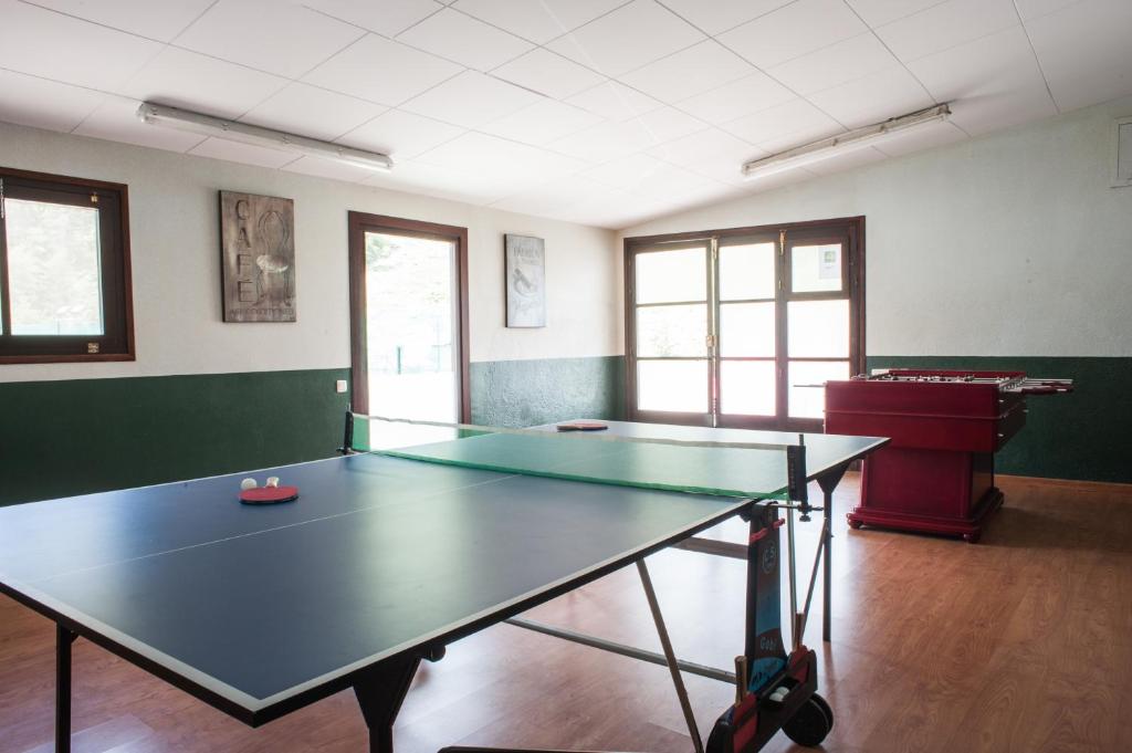 Stolní tenis v ubytování Mas La Riera nebo okolí
