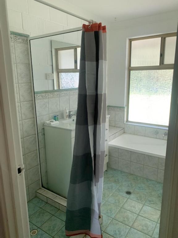 Ein Badezimmer in der Unterkunft Archipelago Apartments Esperance