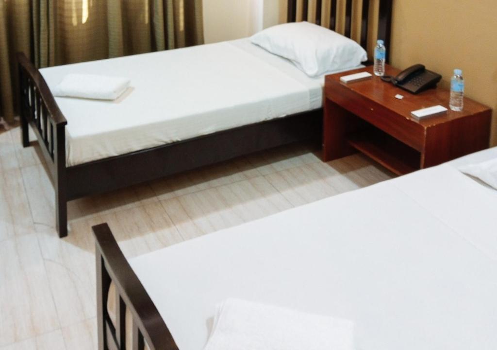 Postel nebo postele na pokoji v ubytování RedDoorz Plus @ Conclave Hotel Davao City