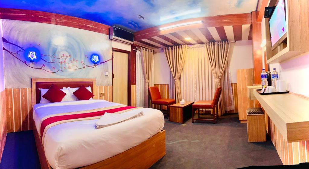 Postel nebo postele na pokoji v ubytování Thamel Seasons Hotel