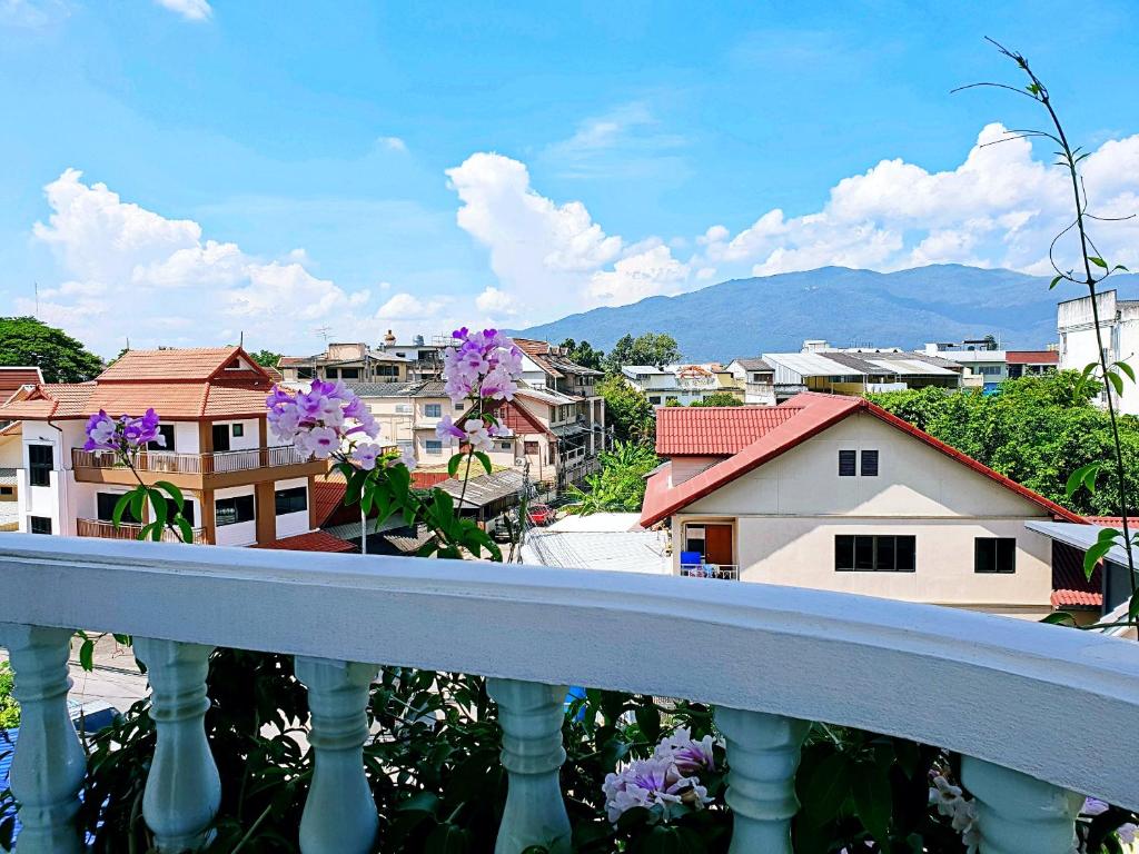 Bed and Terrace Guesthouse Chiang Mai - Resim 15