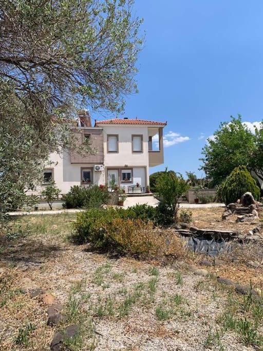 a house in the middle of a field at Cute seaside apartment in Kalloni