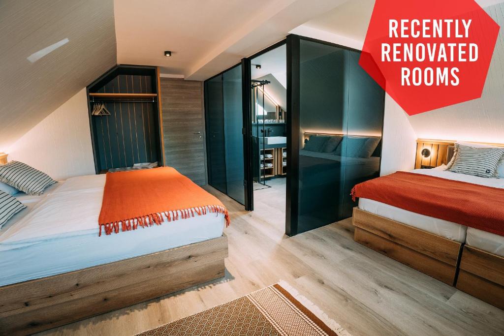 Postel nebo postele na pokoji v ubytování Guest House Pohorska Kavarna
