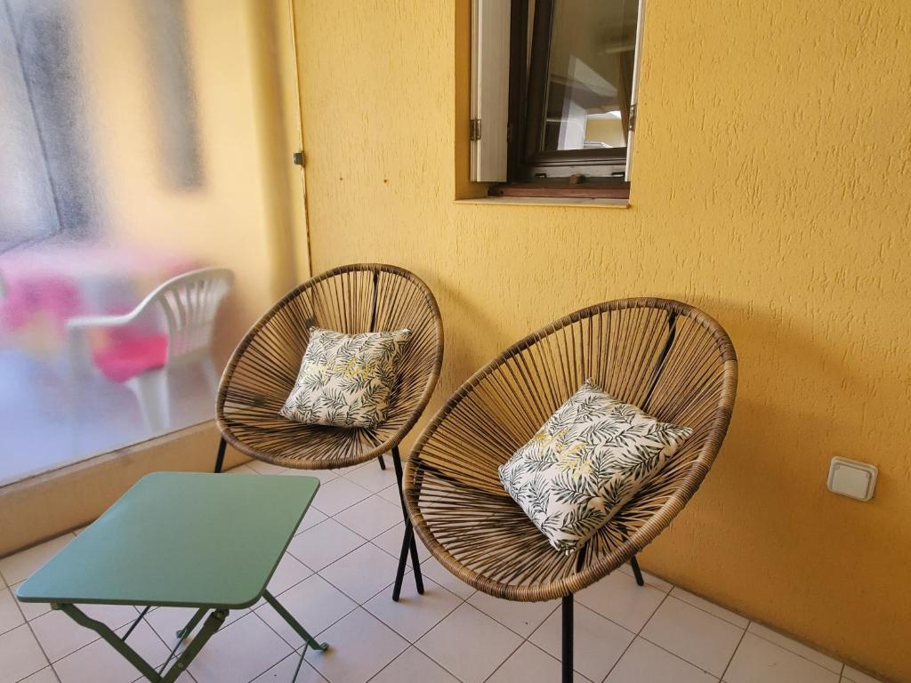 Posedenie v ubytovaní MIOUGRANO Studio 25m2 Piscine 300m Plage