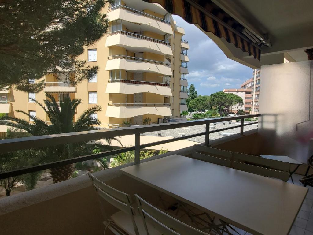 Balkón alebo terasa v ubytovaní MIOUGRANO Studio 25m2 Piscine 300m Plage