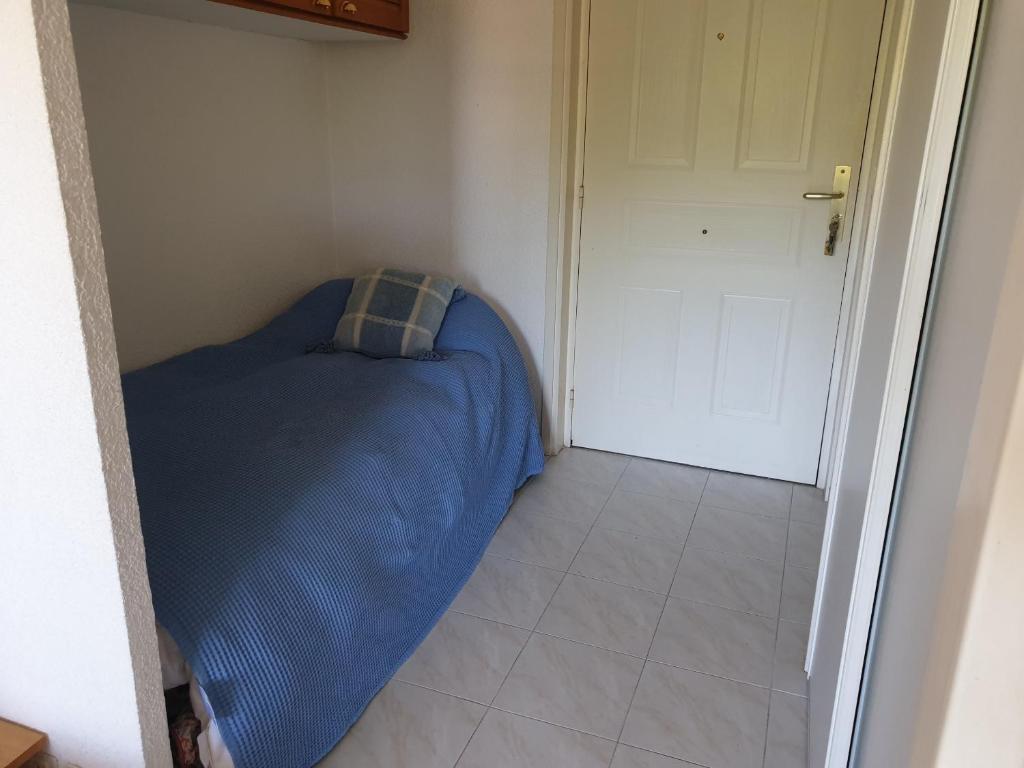 Posteľ alebo postele v izbe v ubytovaní PORT FREJUS Studio Cabine 100m des plages 4 Person
