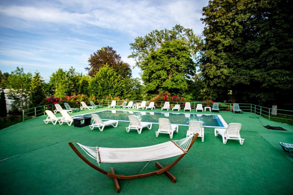 Κήπος έξω από το HOTEL MARION POIANA