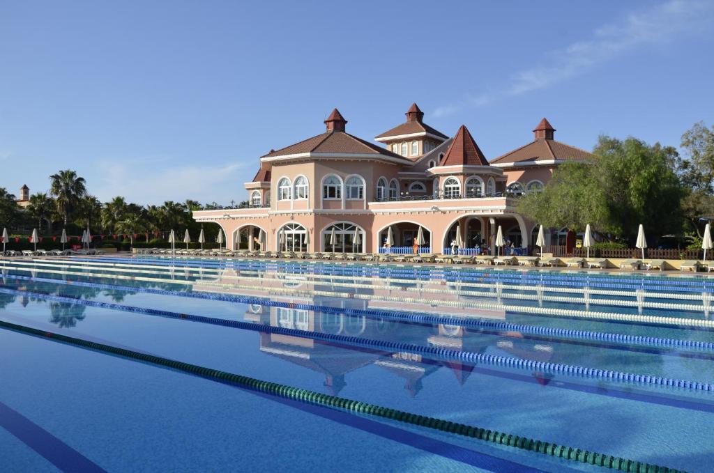 Bazén v ubytování Sirene Belek Hotel nebo v jeho okolí