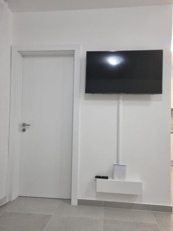 Televízia a/alebo spoločenská miestnosť v ubytovaní LUCIS