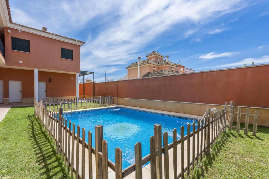 Basen w obiekcie Apartamento Torero II lub w pobliżu