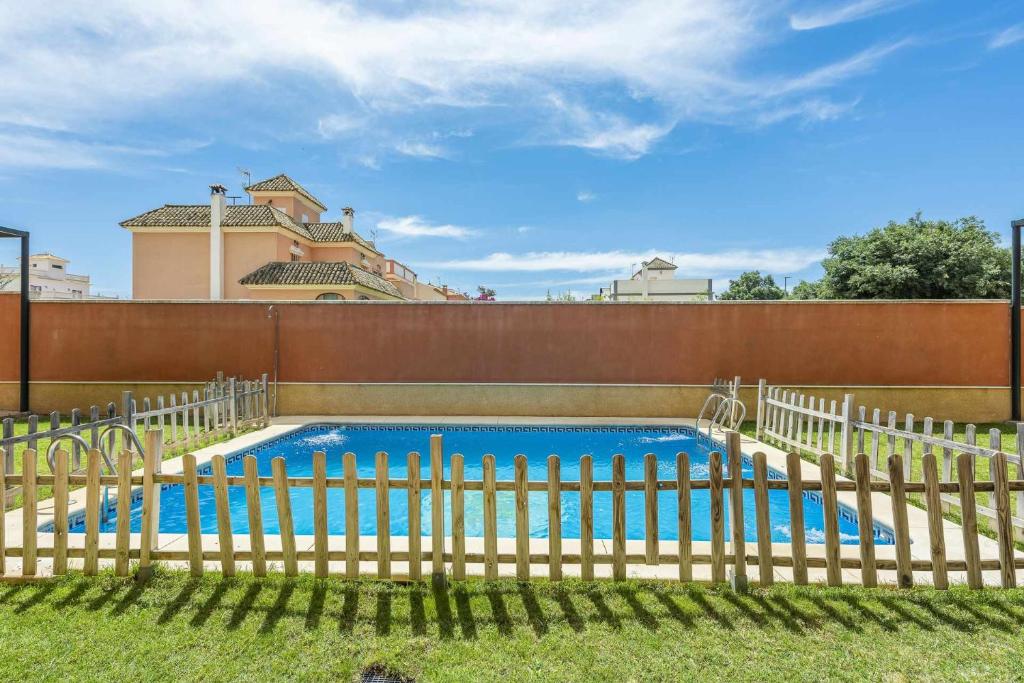Basen w obiekcie Apartamento Torero II lub w pobliżu